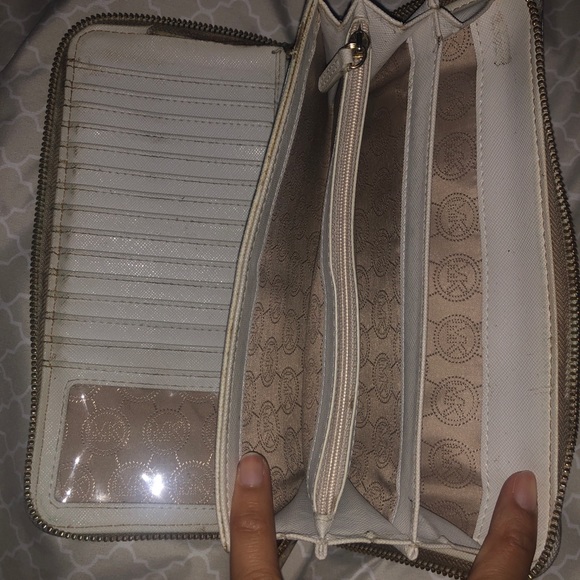 Authentic Michael Kors wallet - Picture 6 of 8